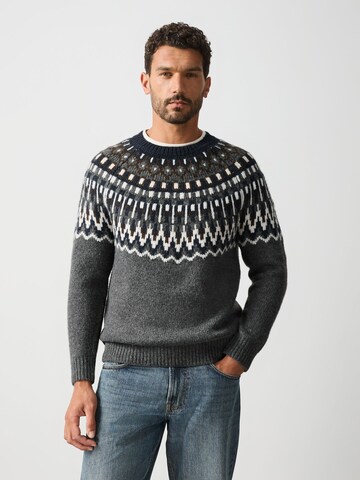 Next Pullover in Grau: Vorderseite