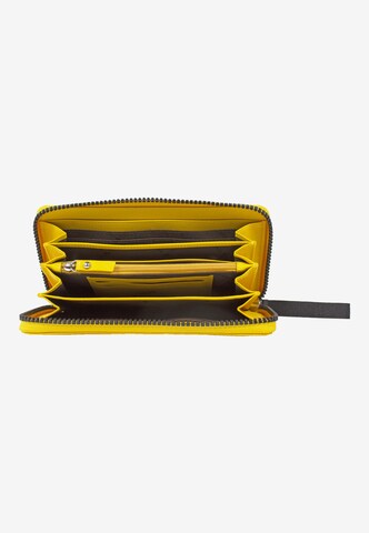 Braun Büffel Wallet 'Capri L' in Yellow