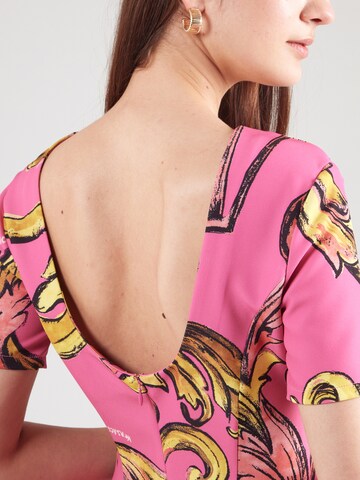 Robe Versace Jeans Couture en rose