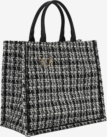 Y Not? Shopper 'Energy' in Black