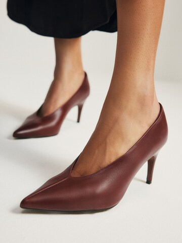 The Set Pumps in Brown