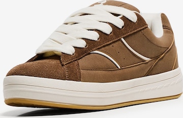 BershkaNiske tenisice - smeđa boja: prednji dio