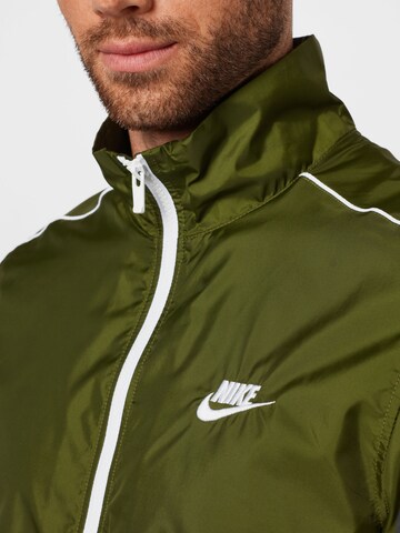 Nike Sportswear Облекло за трениране в зелено