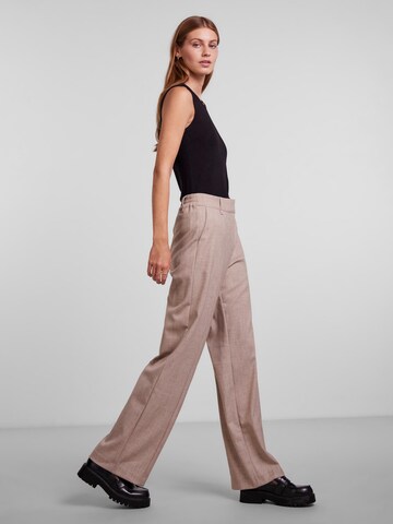 Regular Pantalon à plis 'Komio' Y.A.S en beige