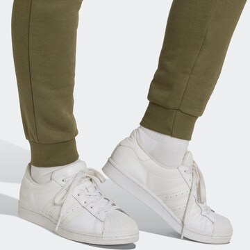 ADIDAS ORIGINALS Tapered Hose in Grün