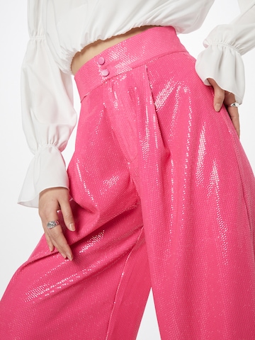 Olivia Rubin Široke hlačnice Hlače z naborki 'ELENA' | roza barva
