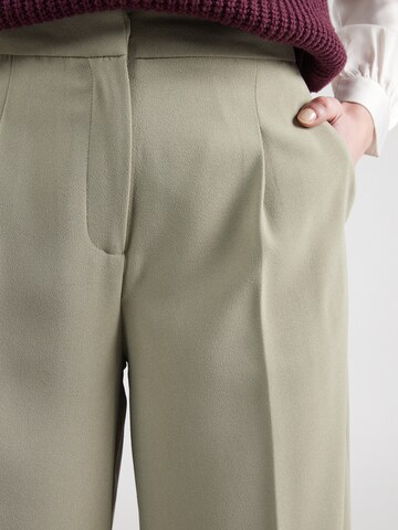 Wide leg Pantaloni con piega frontale 'SLFTINNI' di SELECTED FEMME in grigio
