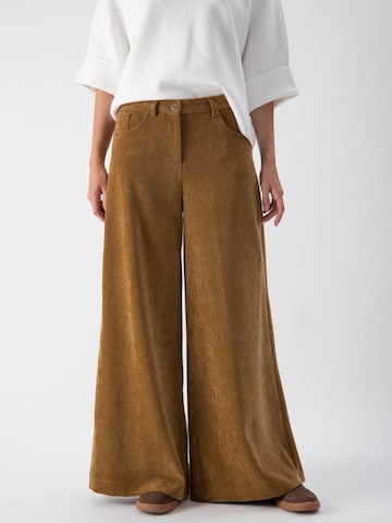 MND Wide Leg Bukser 'Wide-Leg Ribbed with Pockets' i gul: forside