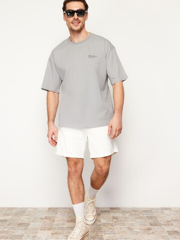 T-Shirt Trendyol en gris