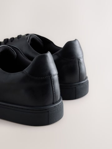 Baskets basses Next en noir