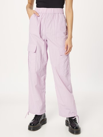 Regular Pantalon cargo Nasty Gal en violet : devant