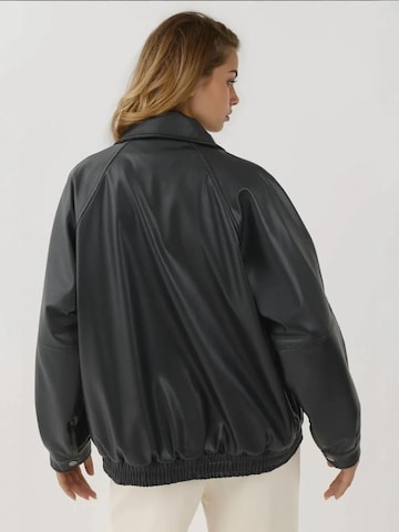 Hiccup Tussenjas in Zwart