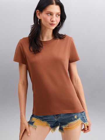 Grimelange Μπλουζάκι σε καφέ: μπροστά