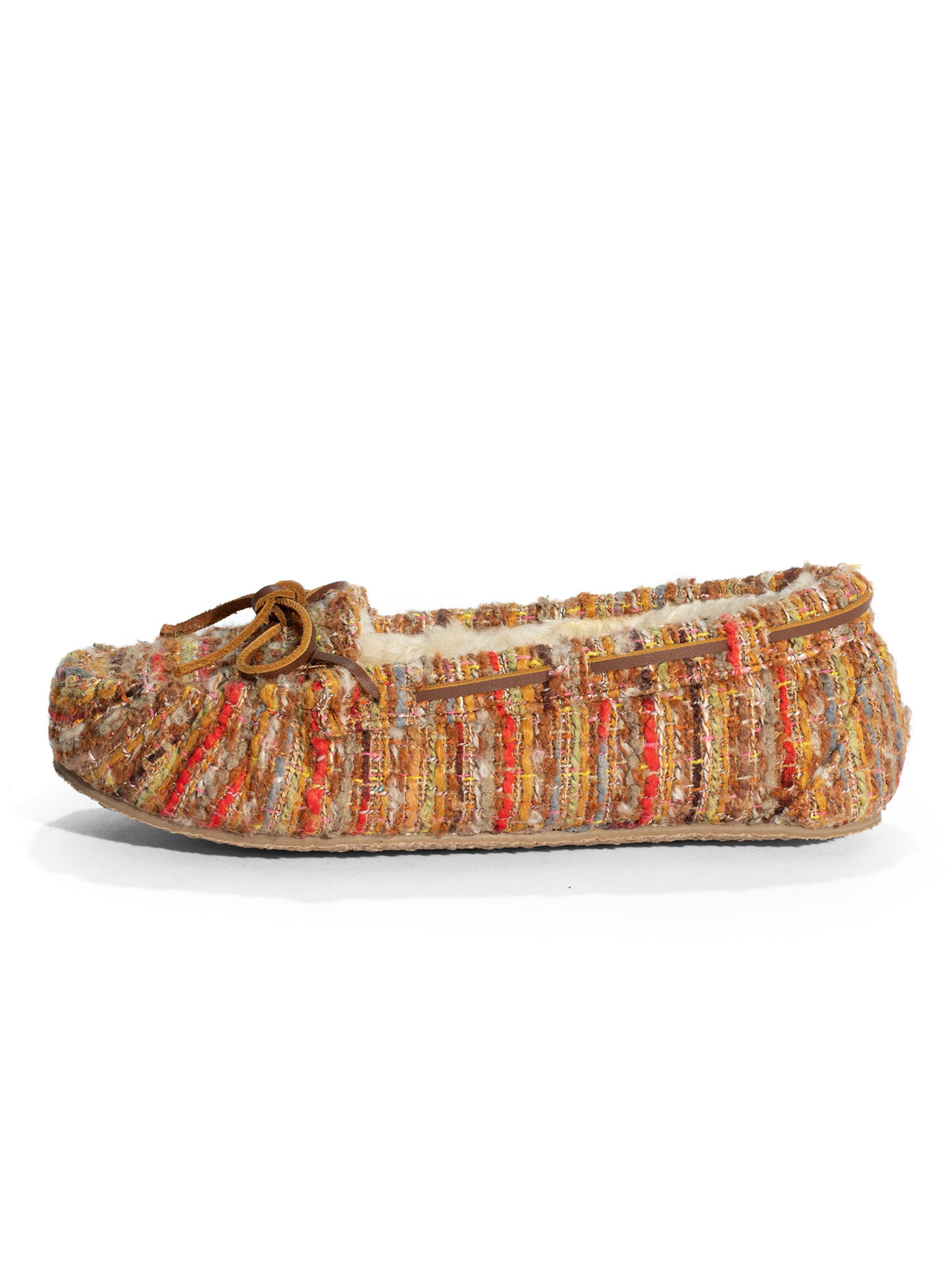 Minnetonka Mocassins 'Cally' in Bruin: voorkant