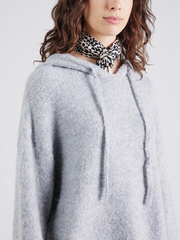 Pull-over Gina Tricot en gris