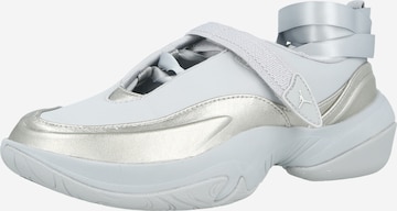 Baskets basses Jordan en gris : devant