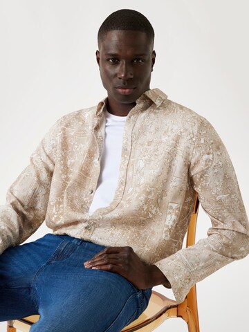 GUESS Regular fit Button Up Shirt in Beige