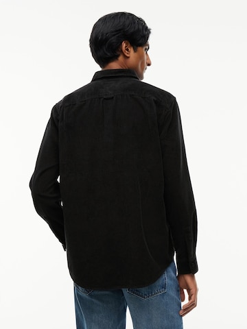 Tommy Jeans Comfort fit Button Up Shirt in Black