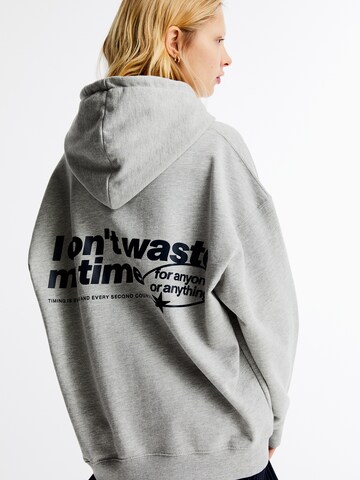 Pull&Bear Sweatshirt in Grau: Vorderseite