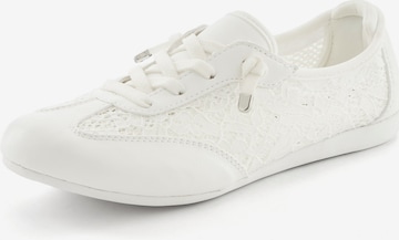 LASCANA Sneaker low i hvid: forside