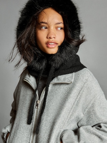 Bershka Beanie in Black: front