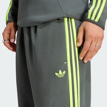 ADIDAS ORIGINALS Loosefit Broek 'Teamgeist 26' in Groen