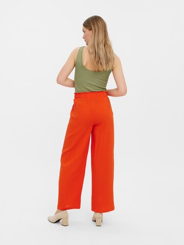 Wide leg Pantaloni de la VERO MODA pe roșu