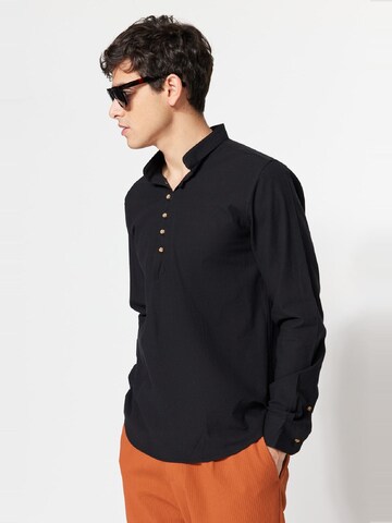 Trendyol - Ajuste estrecho Camisa en negro