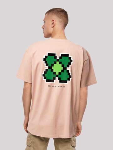 T-Shirt 'Silvester Happy New Year Pixel Kleeblatt' F4NT4STIC en rose