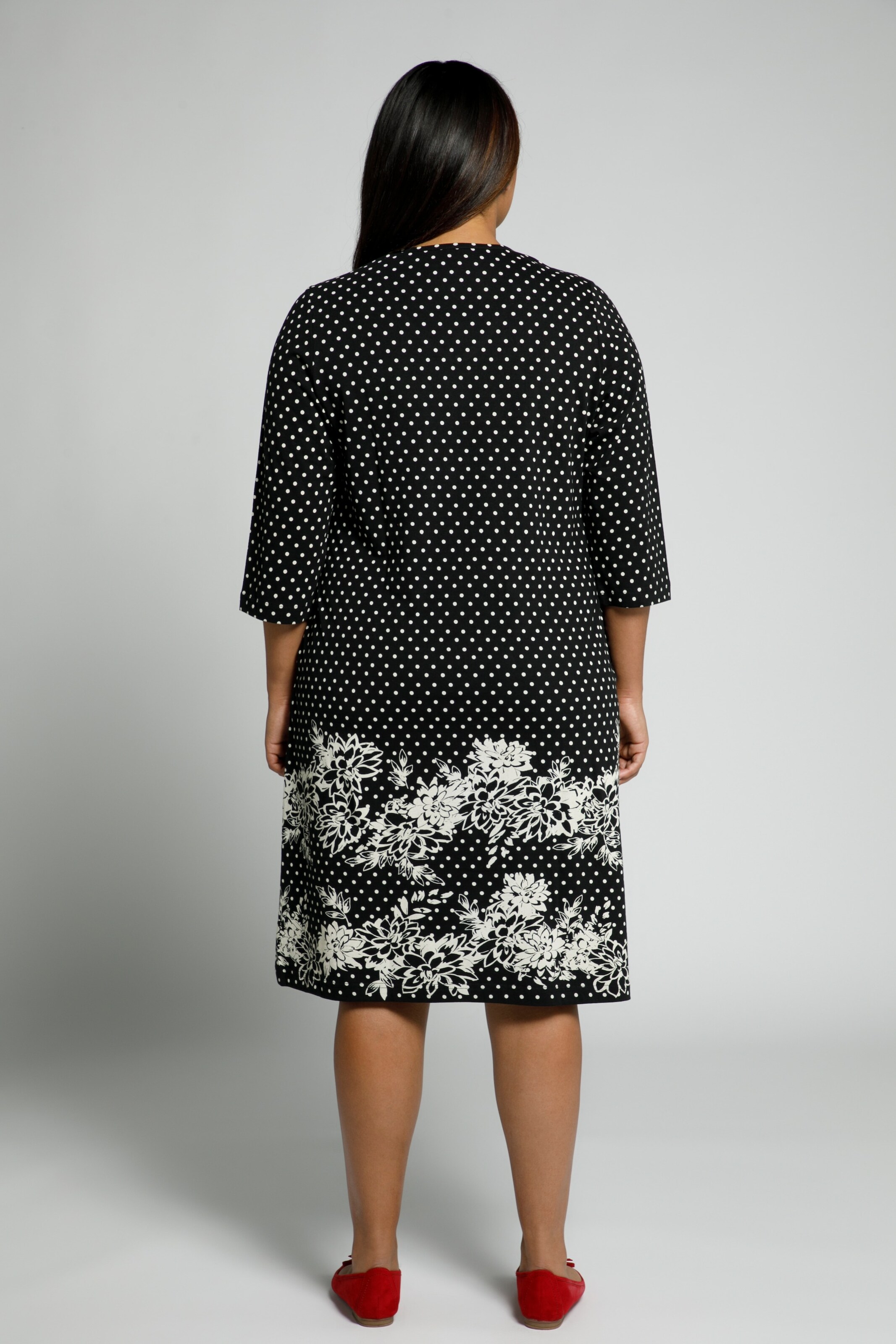 Frauen Große Größen Ulla Popken Ulla Popken Damen große Größen Midikleid, Punkte, Blütensaum 3/4-Arm 799874 in Schwarz - WI53154 Frauen Große Größen Ulla Popken Ulla Popken Damen große Größen Midikleid, Punkte, Blütensaum 3/4-Arm 799874 in Schwarz - WI53154