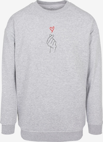 Merchcode Sweatshirt 'K Heart' in Grijs: voorkant