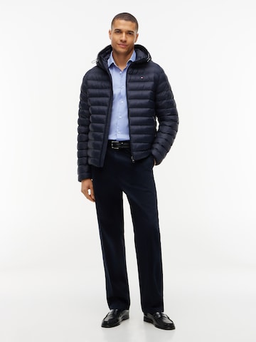 TOMMY HILFIGER - Chaqueta de entretiempo en azul