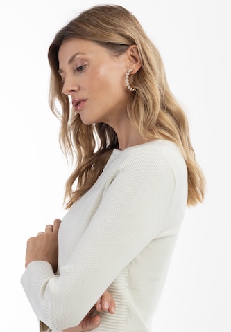 Pullover di Usha in bianco