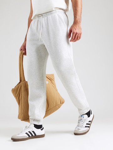 Abercrombie & Fitch Tapered Παντελόνι 'ESSENTIAL' σε γκρι: μπροστά