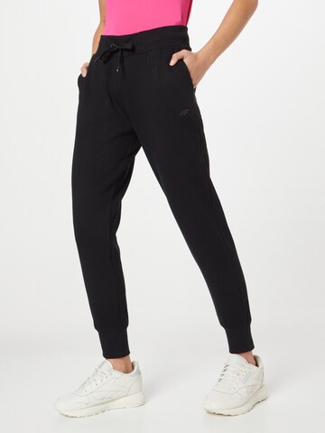 Tapered Pantaloni sportivi di 4F in nero: frontale