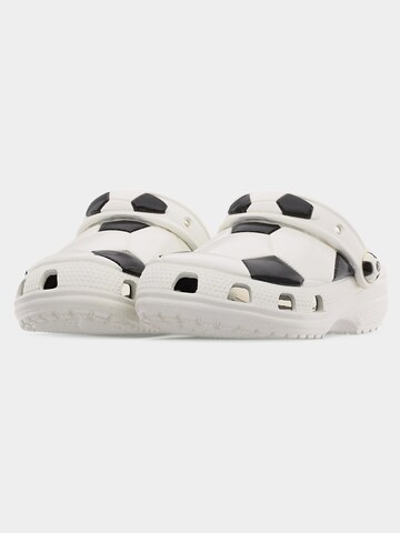 Crocs Открытая обувь 'Classic Soccer Ball' в Белый