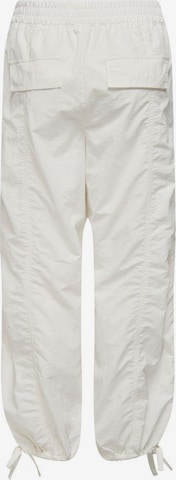 Effilé Pantalon cargo ONLY en blanc