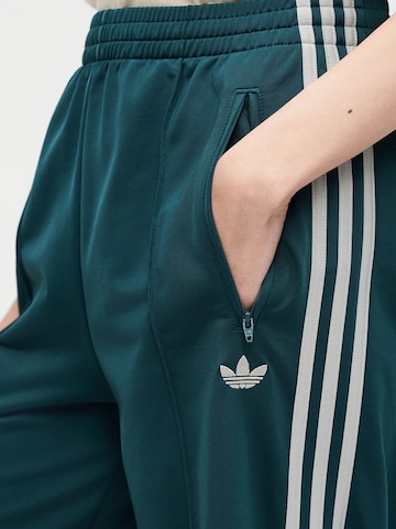 ADIDAS ORIGINALS Avar lõige Püksid 'Firebird', värv roheline