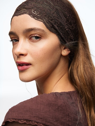 Bershka Opaska na czoło w kolorze beżowy