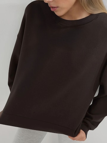 Busem - Sweatshirt em castanho