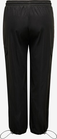 Tapered Pantaloni cargo di ONLY Carmakoma in nero