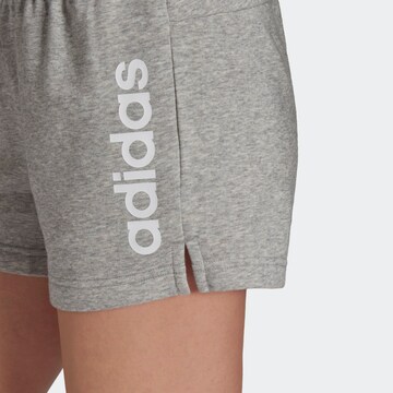 ADIDAS SPORTSWEAR - regular Pantalón deportivo 'Essential' en gris