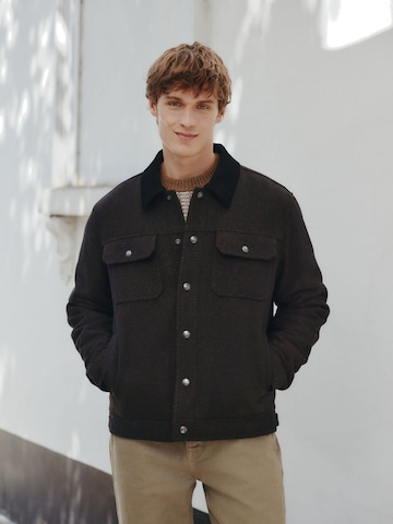 Next Přechodná bunda – hnědá: přední strana