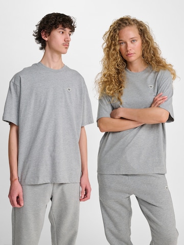 T-Shirt Hummel en gris : devant