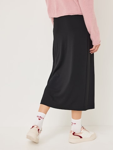 Tamaris Skirt in Black
