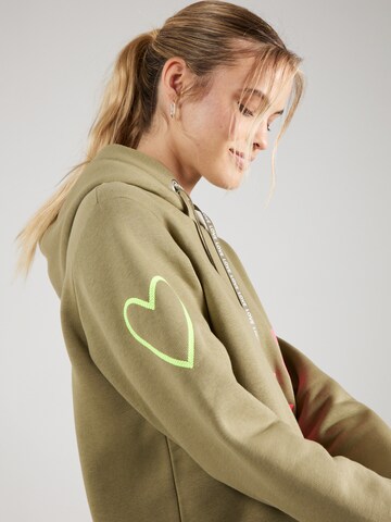 Zwillingsherz Sweatshirt 'LOVE' in Groen