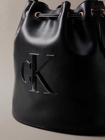 juoda Calvin Klein Sutraukiama rankinė