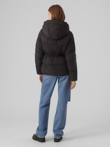 VERO MODA Zimní bunda – černá