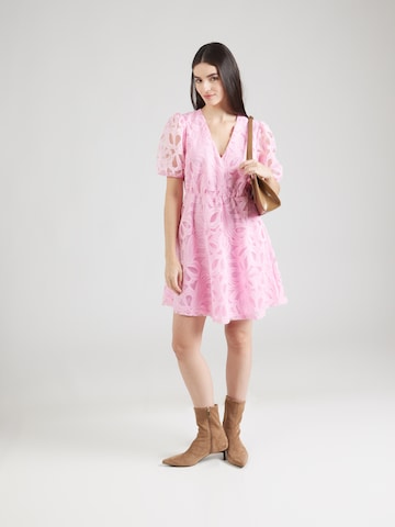 OBJECT Kjole 'OBJROSE' i pink: forside