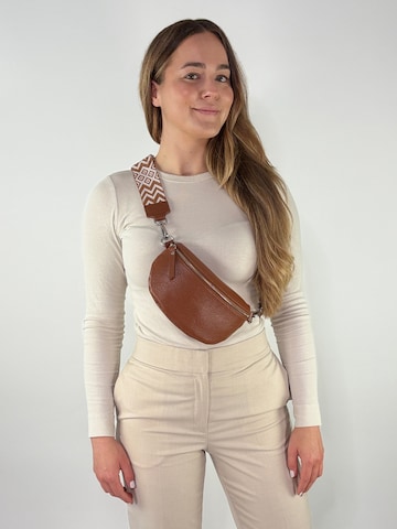 lePelou Fanny Pack 'THEA small' in Brown: front